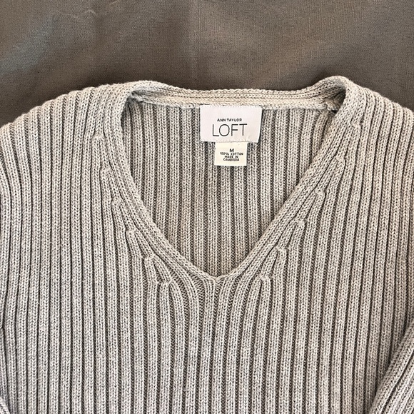 Grey Ann Taylor sweater size M - Picture 2 of 2